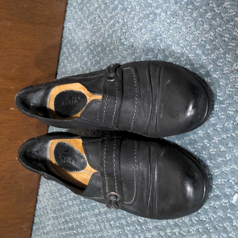 Black low heel height booties